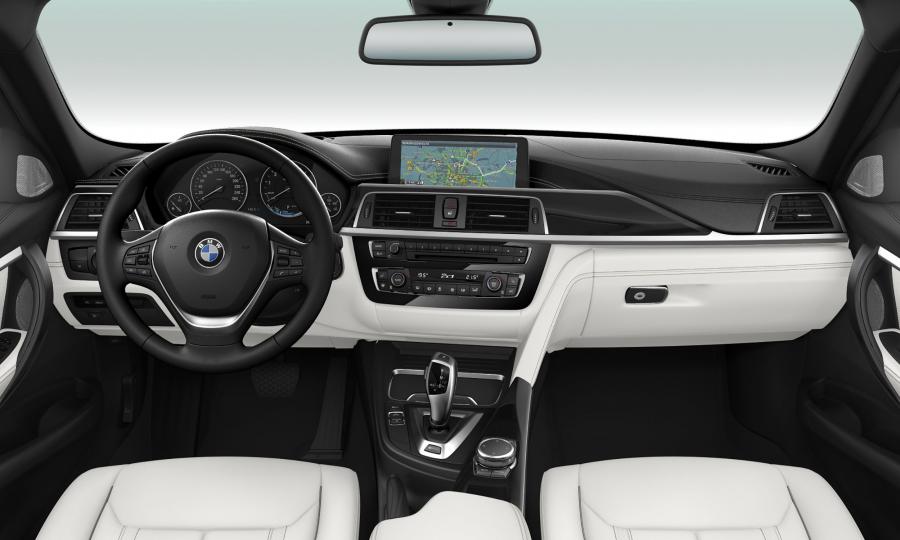 Торпедо BMW 330e Celebration Edition 2016 года  (фото 3 из 3)